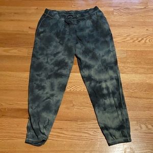 Green and black tie dye relaxed jogger!